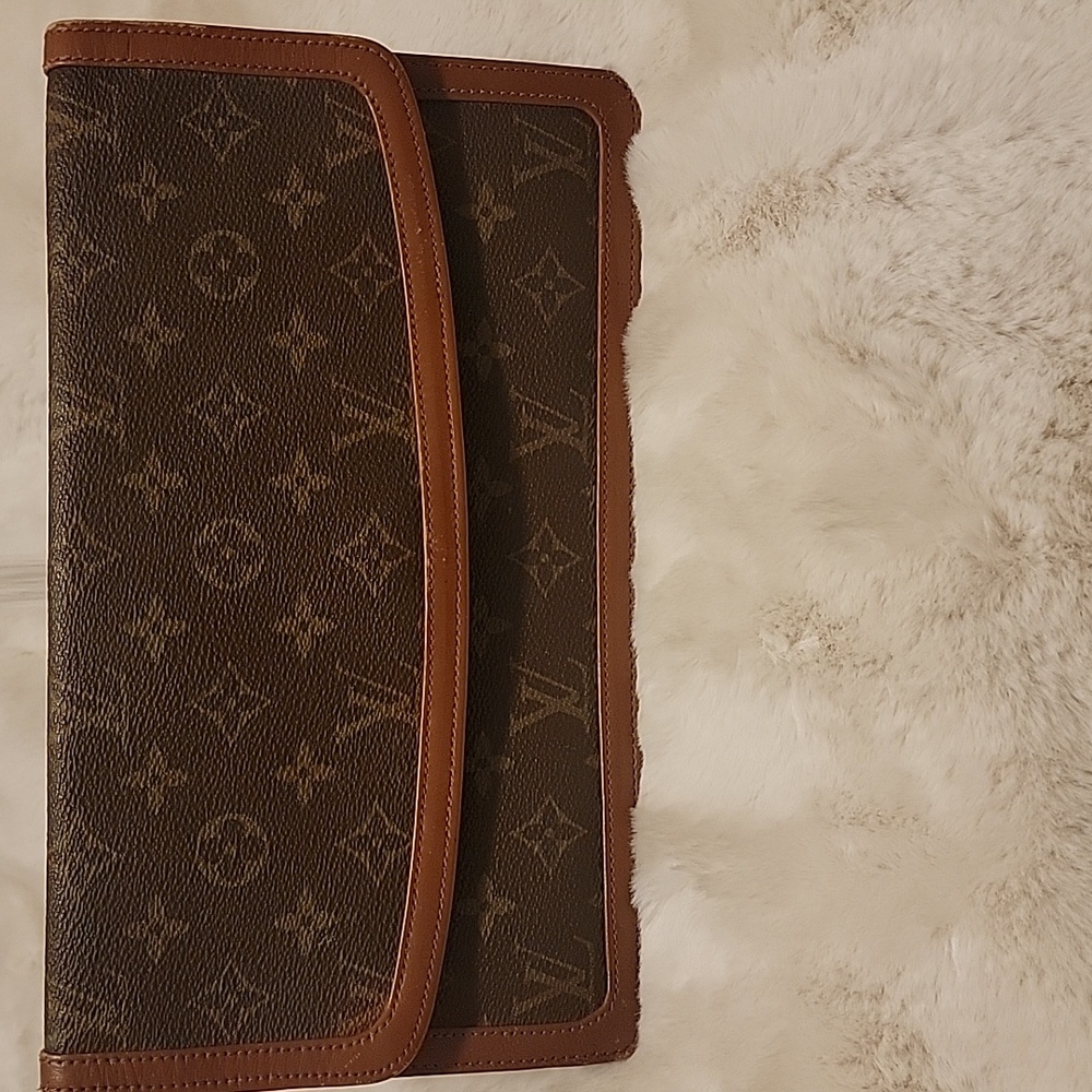 Louis Vuitton Brown Monogram Pochette Dam Clutch